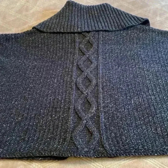 Michael Kors Gray Cropped, Short Sleeve, Cardigan in Size Large. - Picture 6 of 13